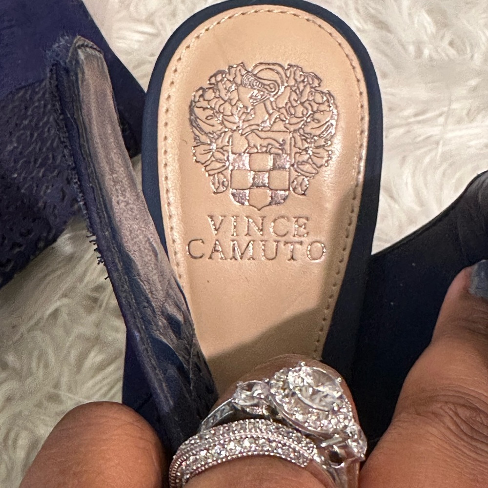 Vince Camuto Perforated Leather
Sandals - Dastana Size 9.5 Blue Suede - Picture 8 of 11